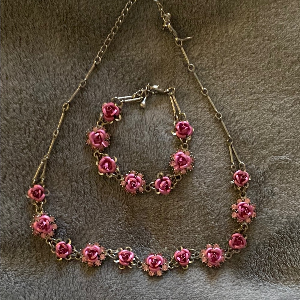 Avon Pink and Gold Floral Necklace Jewelry